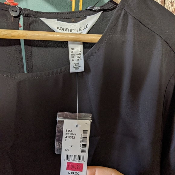 Simple black blouse - Picture 2 of 3